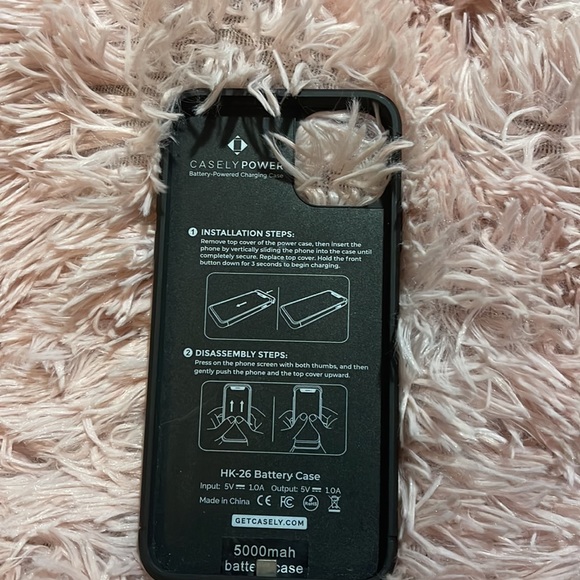 Hi! I am selling my IPhone 11 Pro Max Charging case you can charge it - Picture 2 of 7
